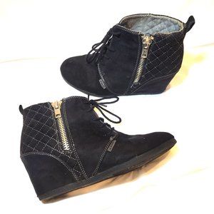 ✨💕Bongo Kedzie Black Faux Suede Ankle Boots Booties Zipper Side 6.5